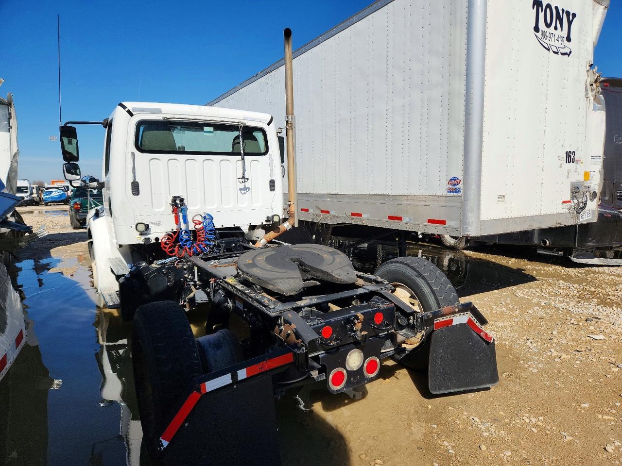 2015 Freightliner Business Class M2 Semi Truck