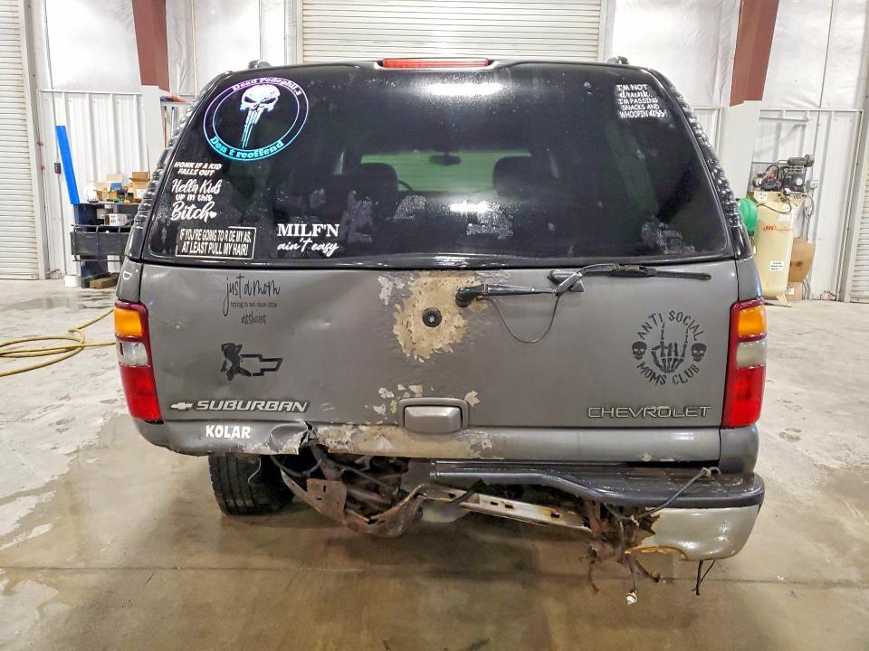 2002 Chevrolet Suburban 1