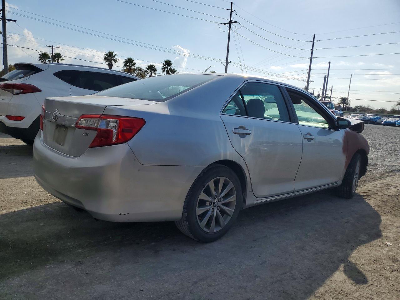 2014 Toyota Camry le