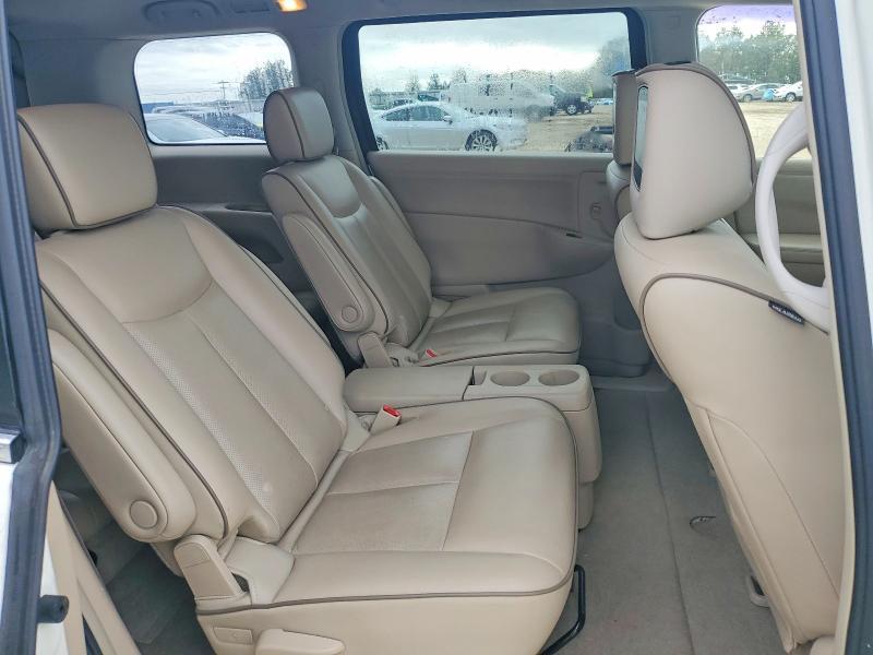 2015 Nissan Quest s