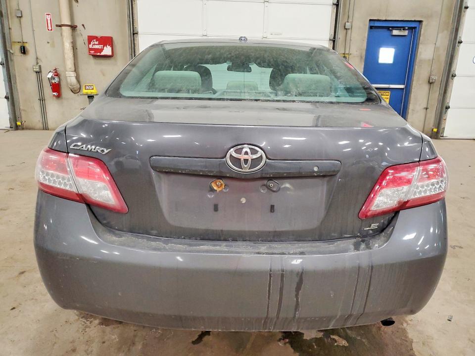 2011 Toyota Camry le