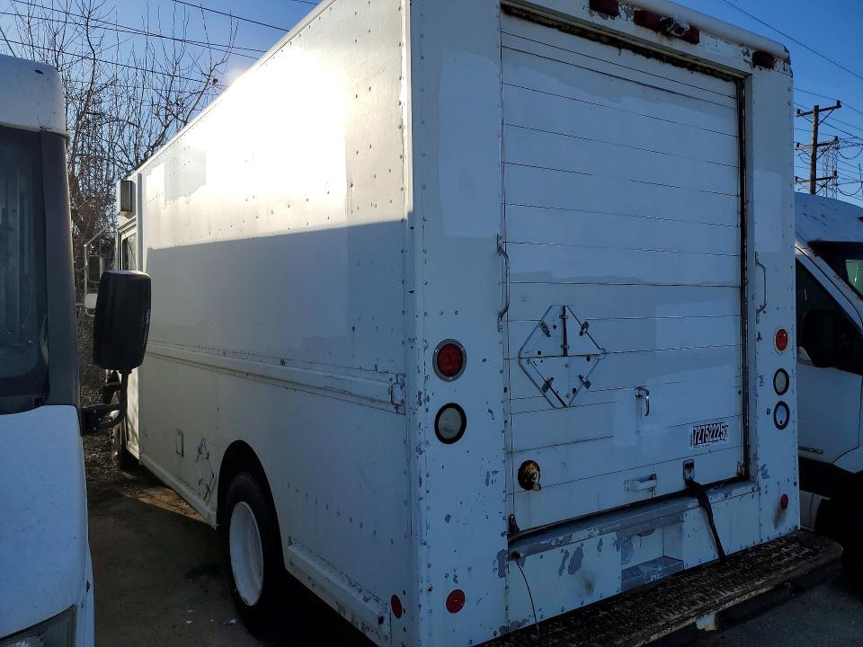 2001 Freightliner Mt45g Delivery Truck