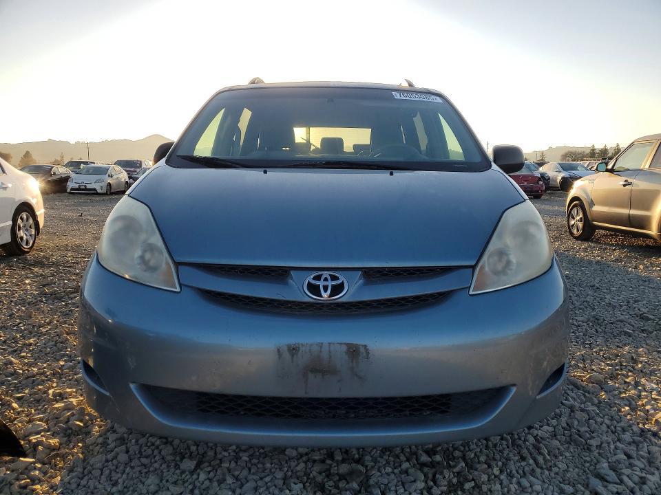 2008 Toyota Sienna le 8-passenger