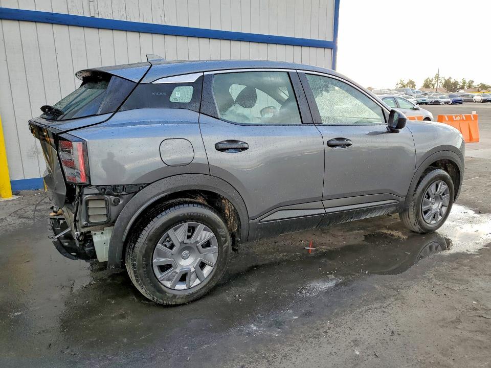 2025 Nissan Kicks s