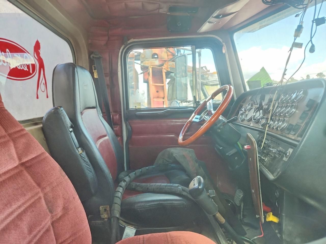 2001 Pntw 379-Semi Truck