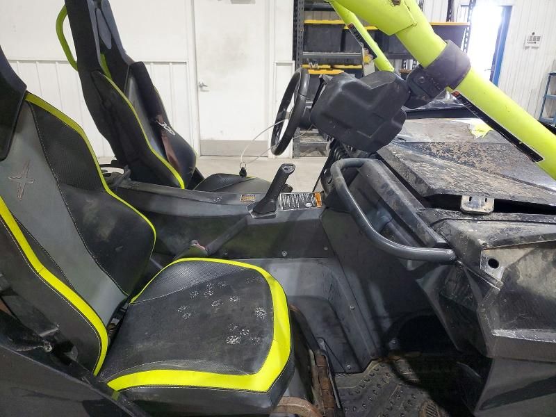 2016 Can-Am Maverick-Utility Vehicle