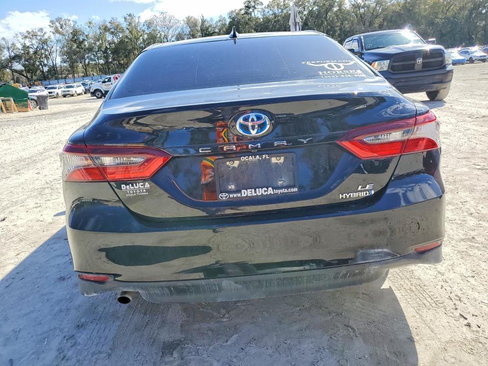 2021 Toyota Camry Hybrid le
