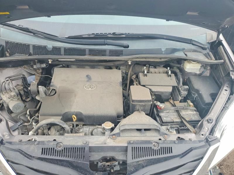 2014 Toyota Sienna le 8-passenger
