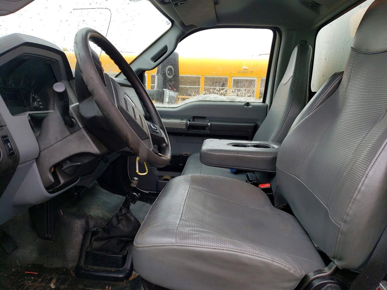 2017 Ford F650 Super Duty BOX Truck