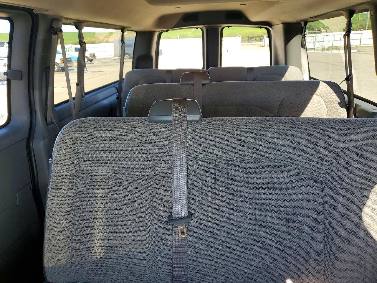 2025 GMC Savana G3500 LT