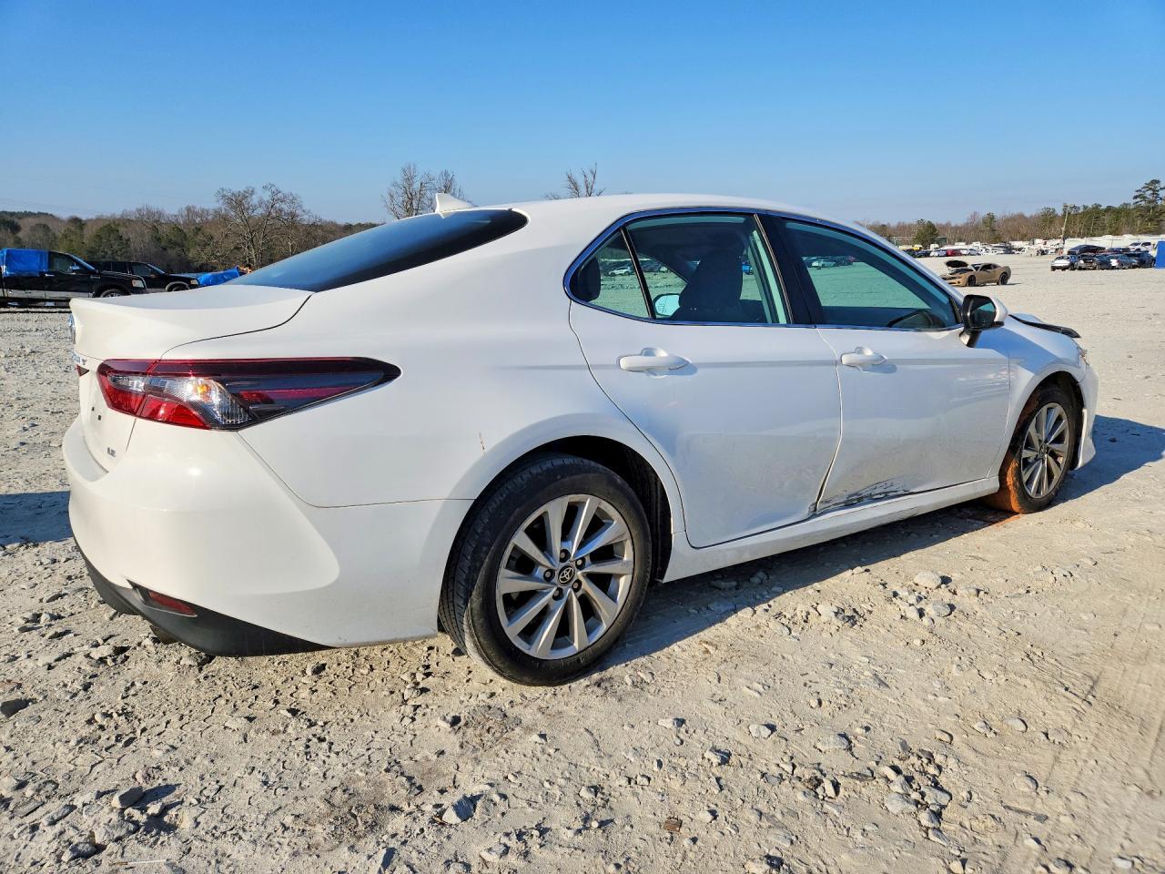 2022 Toyota Camry le