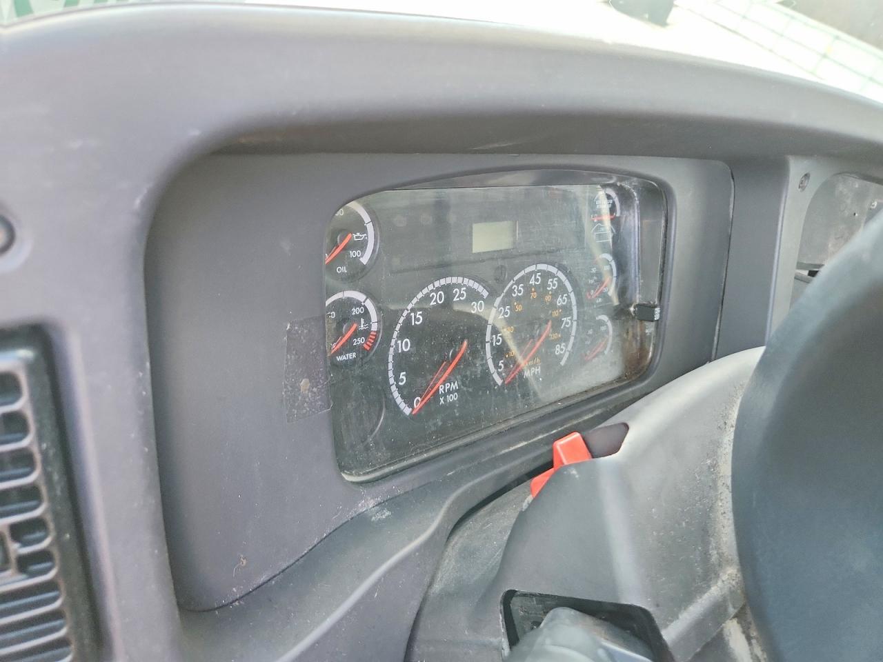 2015 Freightliner Business Class M2 BOX Truck