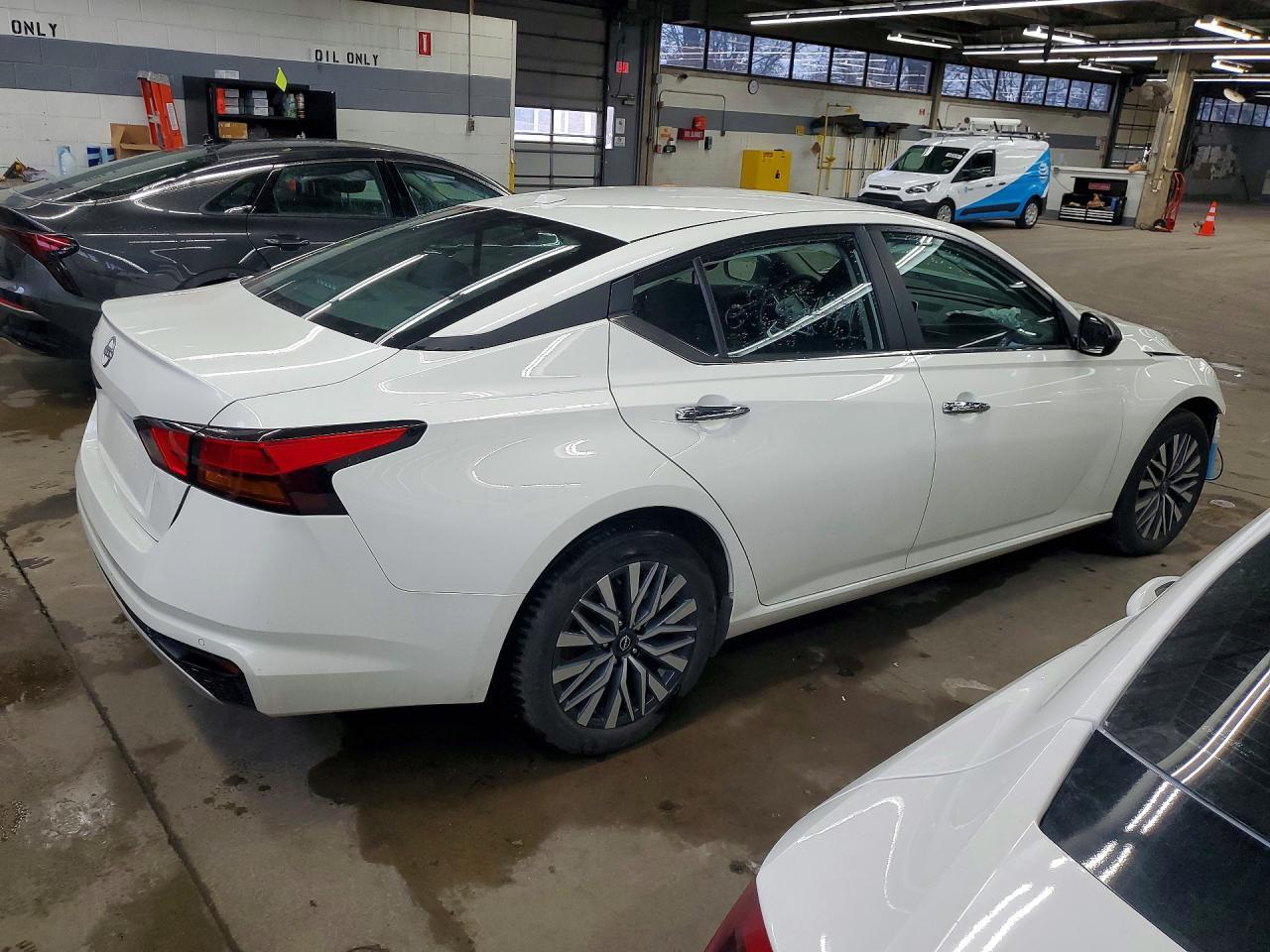 2025 Nissan Altima sv