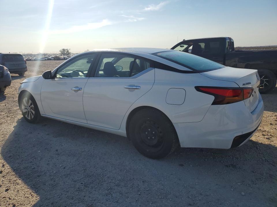 2024 Niss Altima 2.5 s