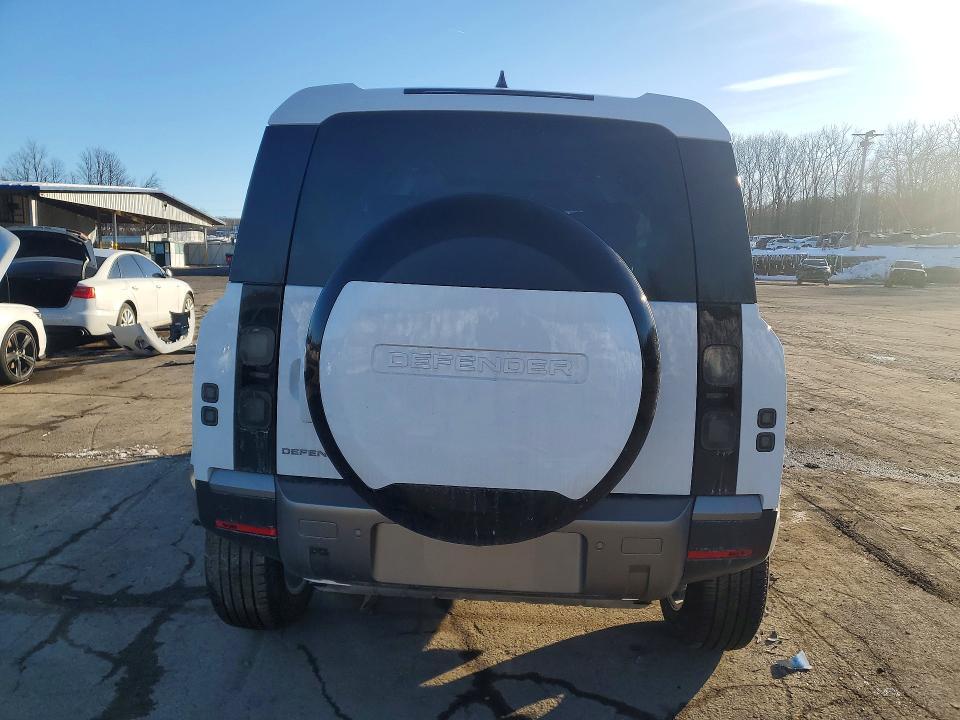 2026 Land Rover Defender 110 s
