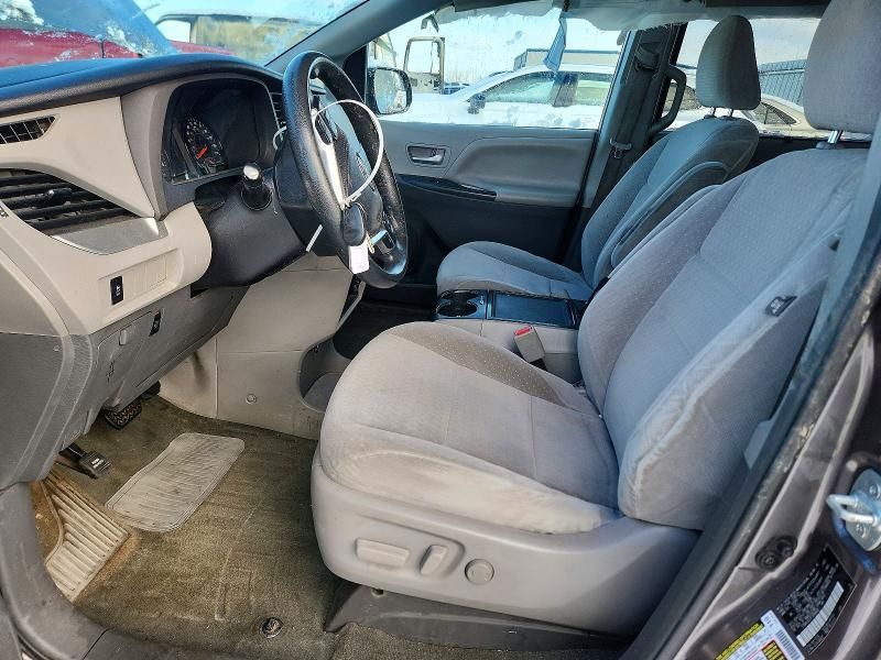 2015 Toyota Sienna le