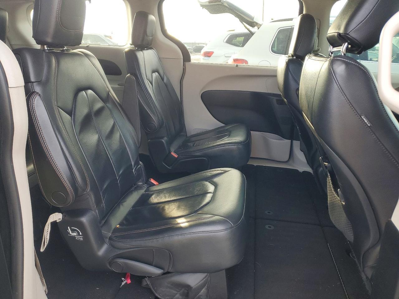 2017 Chrysler Pacifica Touring l