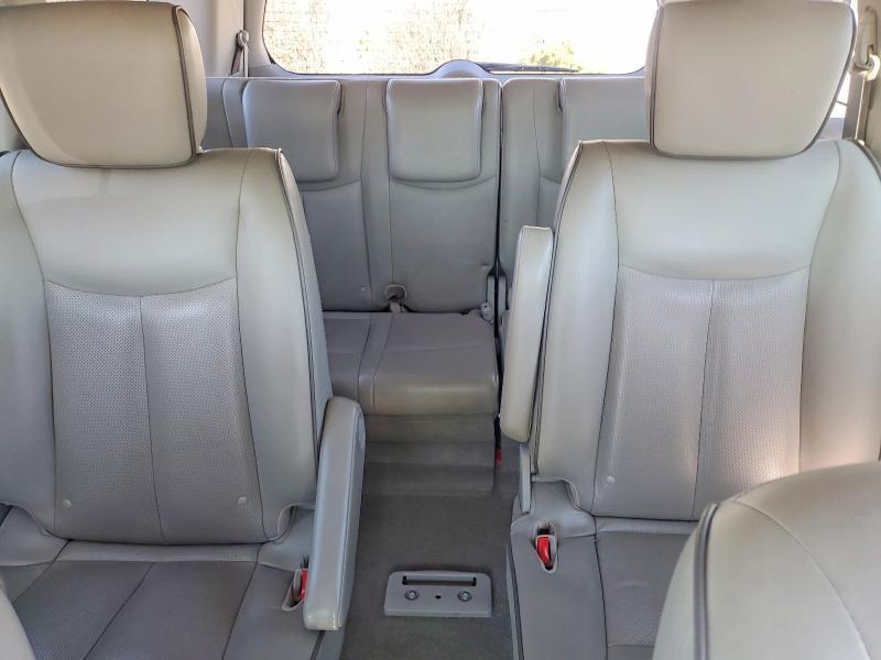 2016 Nissan Quest s
