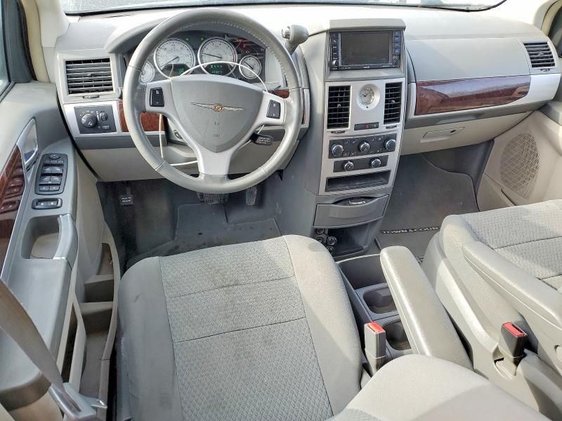 2010 Chrysler Town & Country Touring