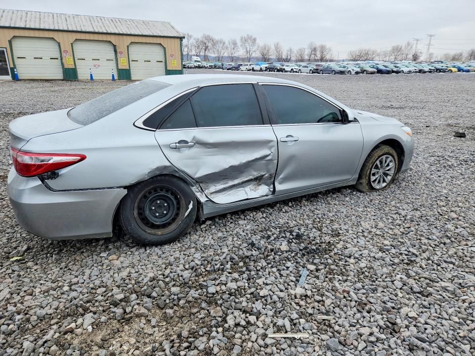 2016 Toyota Camry le