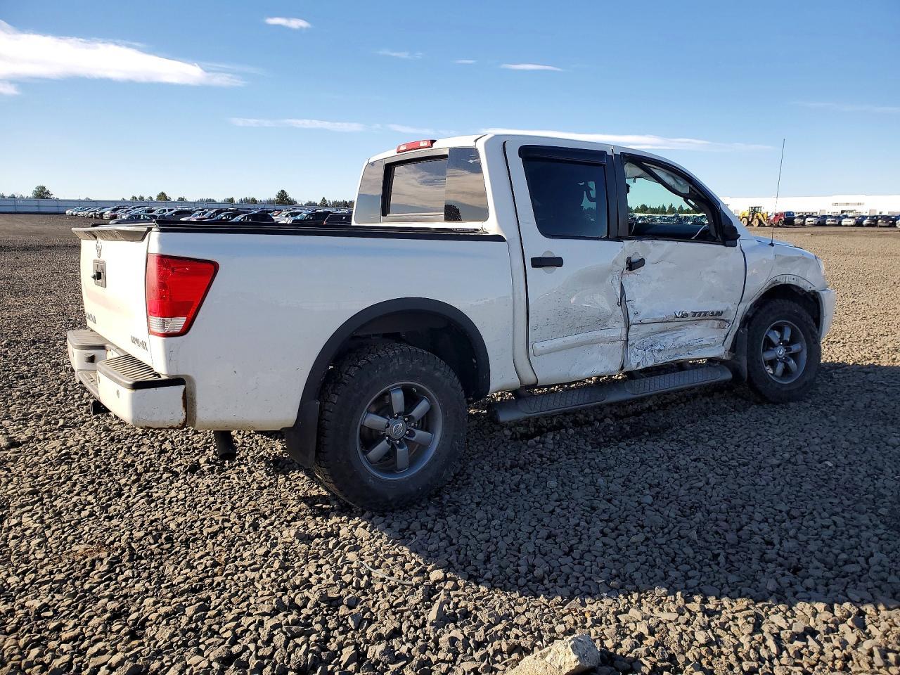 2013 Nissan Titan SV