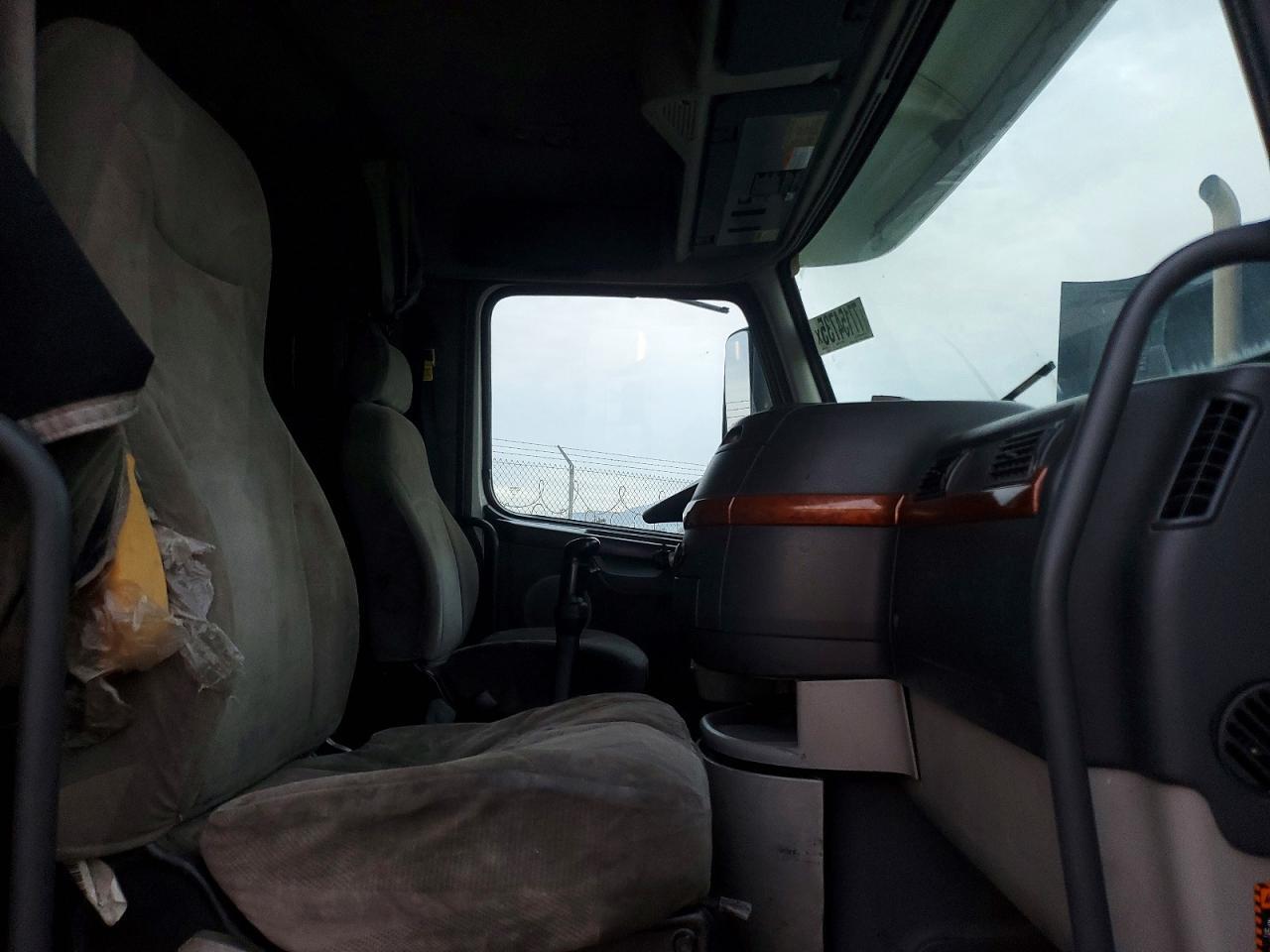 2011 Volvo VN VNL