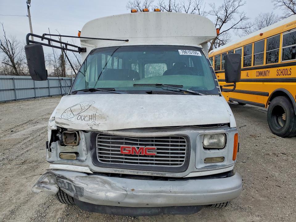 2001 GMC Savana Cutaway G3500