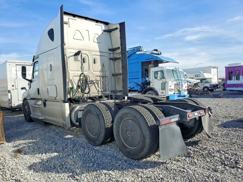 2019 Freightliner Cascadia 126 Semi Truck