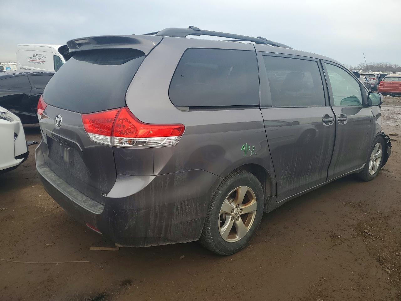 2014 Toyota Sienna le 8-passenger
