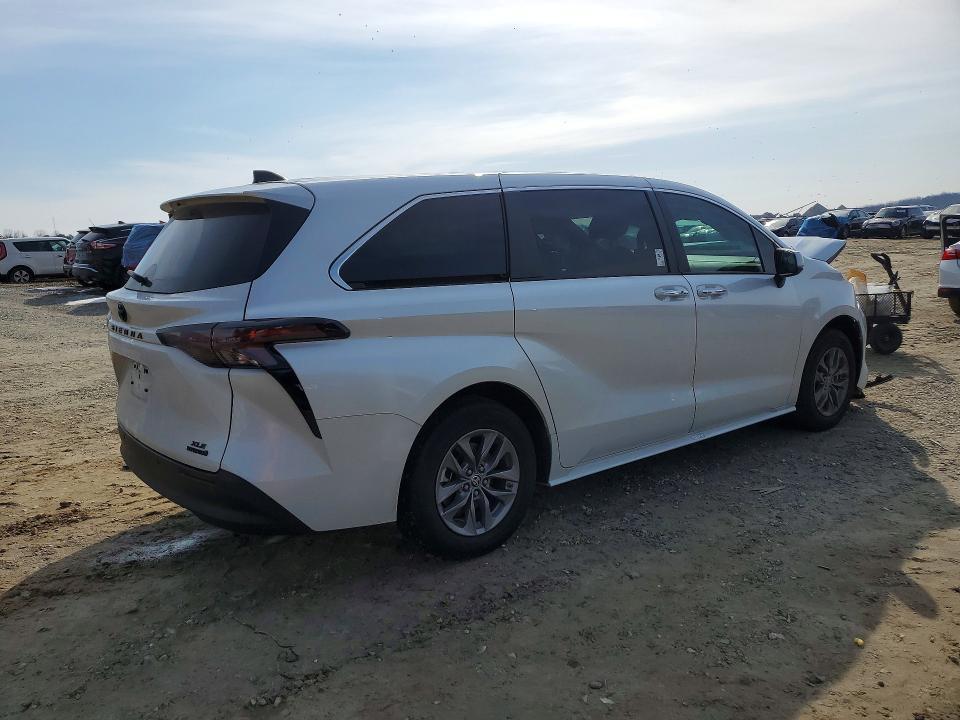 2024 Toyota Sienna xle
