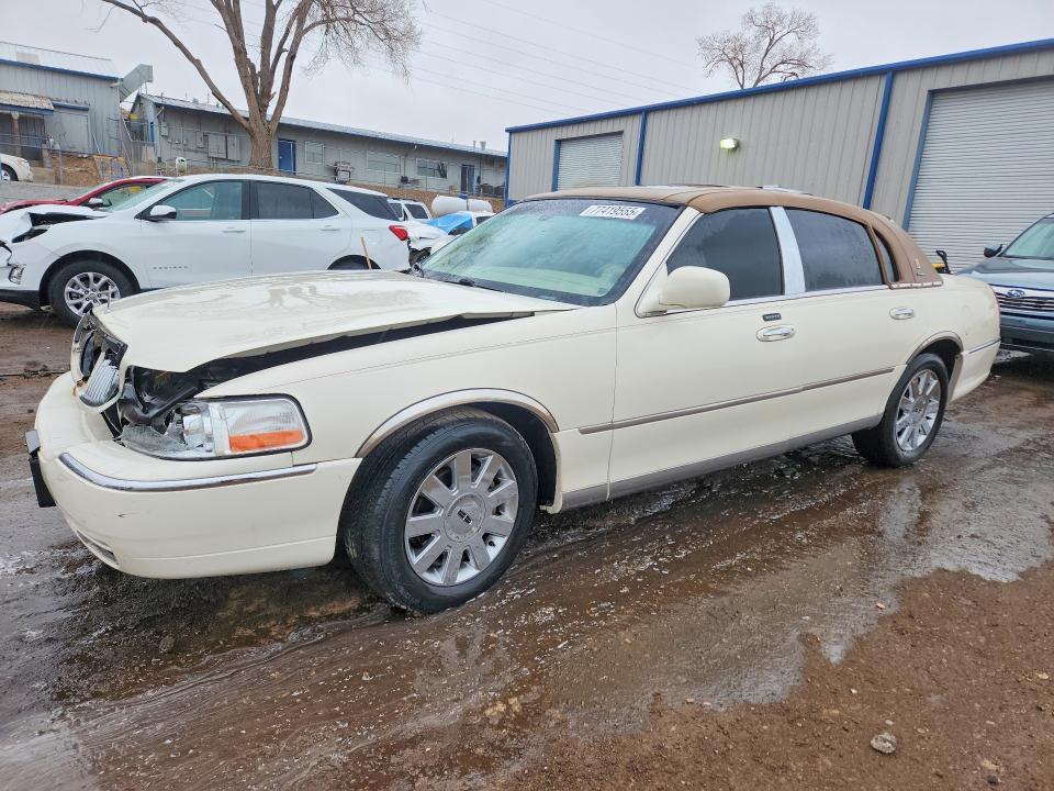 2007 Lincoln Town car Designer