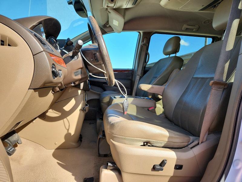 2012 Chrysler Town & Country Touring