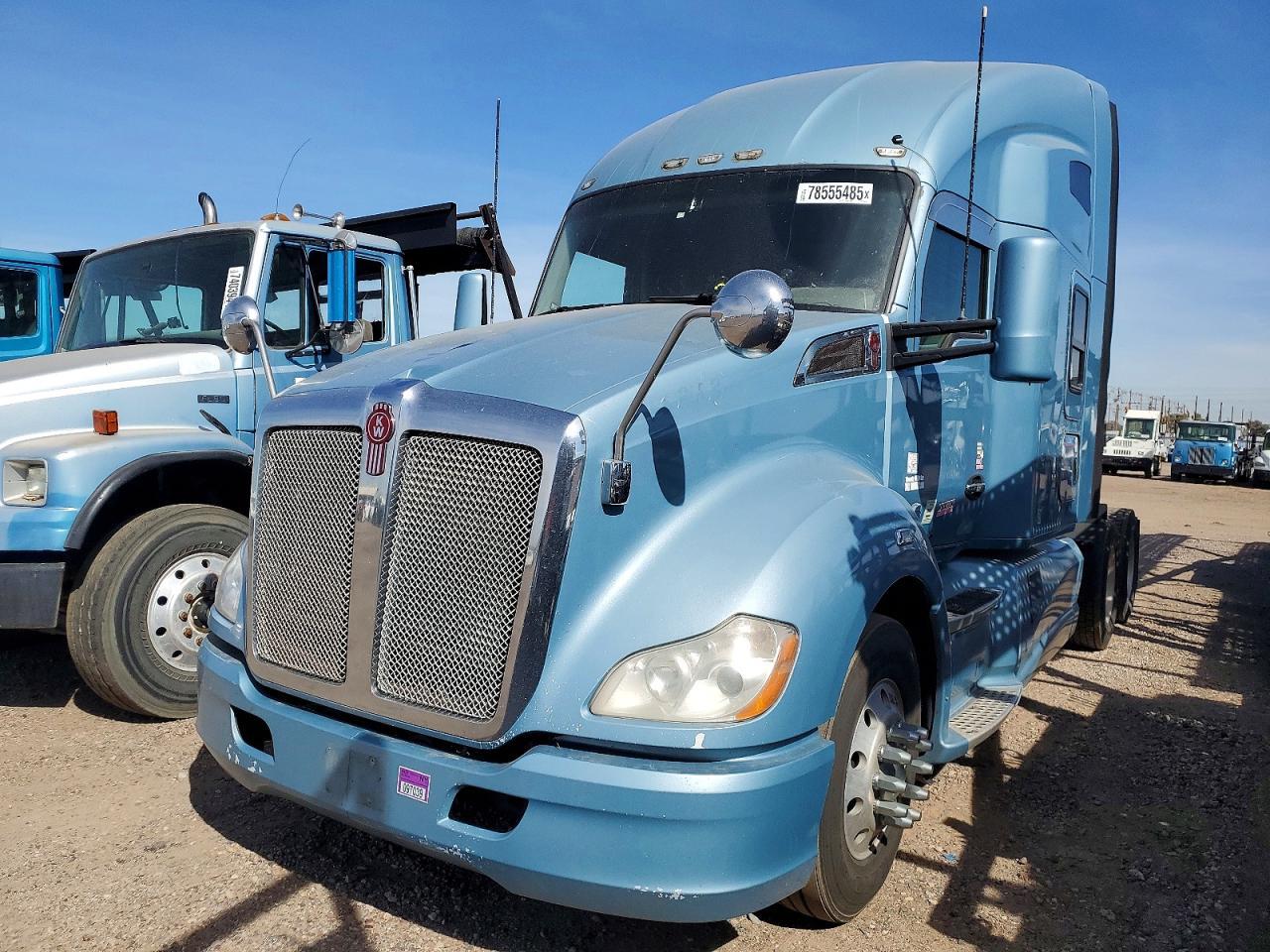 2015 Kenworth T680 Semi Truck