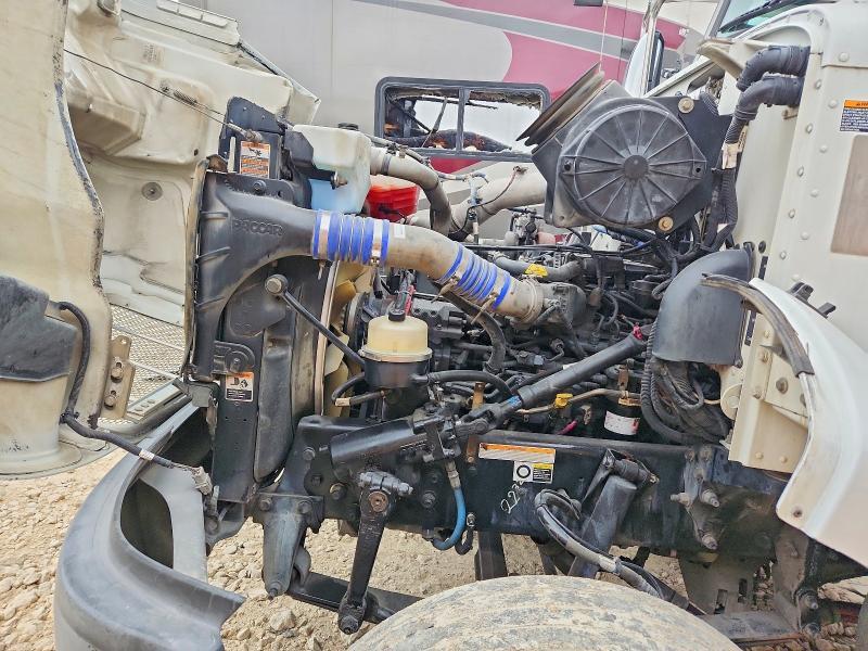 2018 Peterbilt 348 Semi Truck