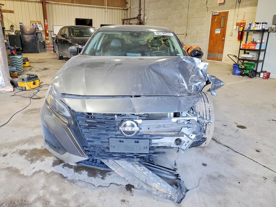 2024 Nissan Altima sr