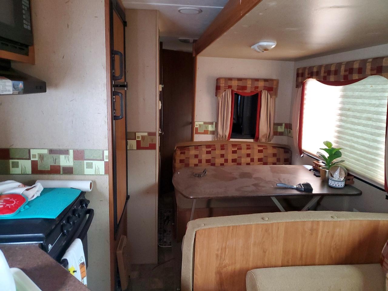 2011 Sunsettrail Recreational Vehicle (RV)