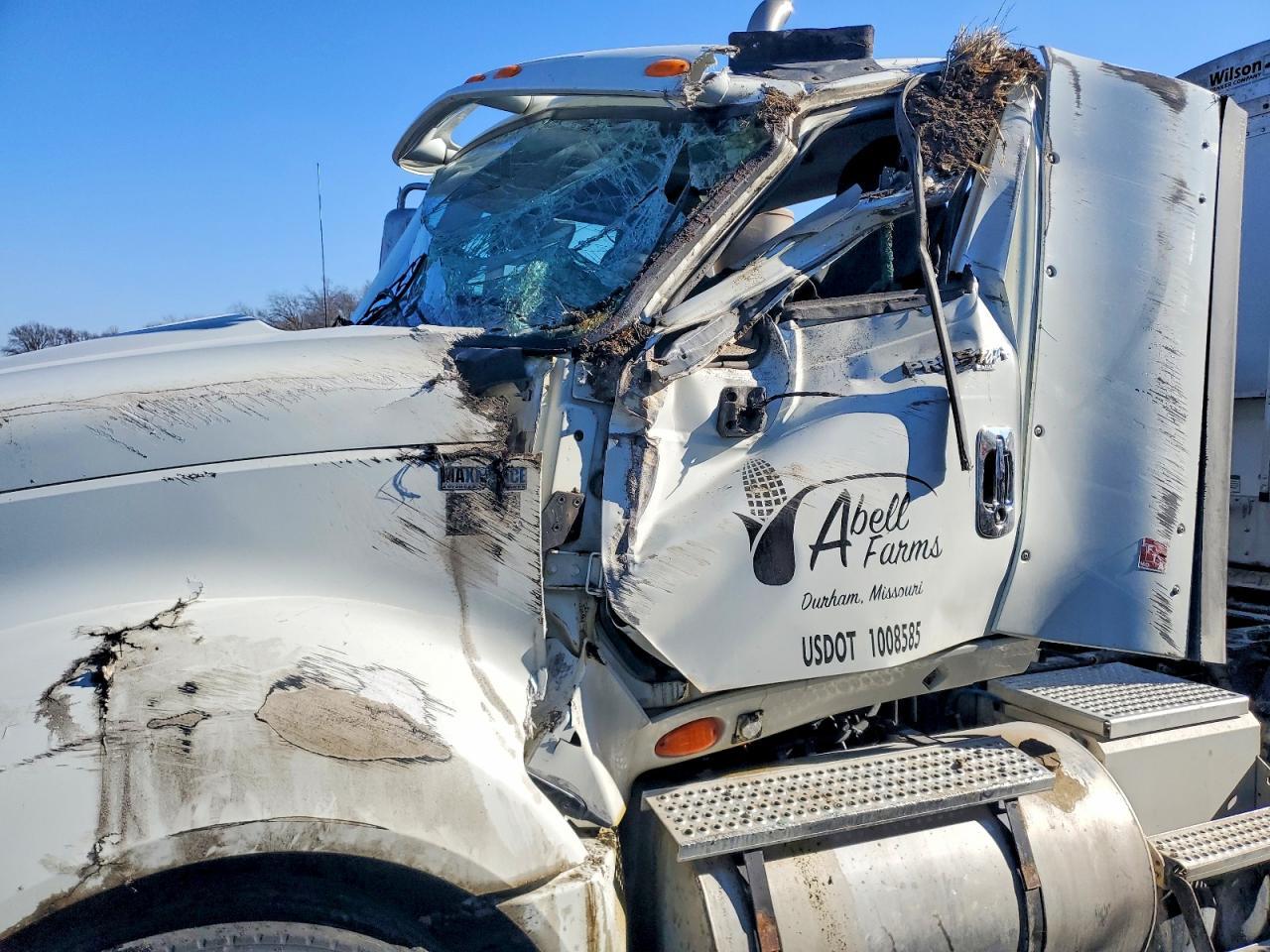 2013 International LF687 Semi Truck
