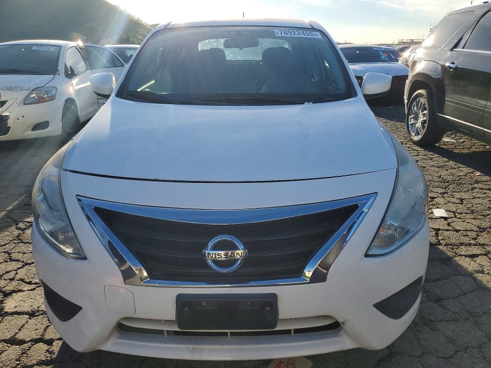 2015 Nissan Versa 1.6 sv