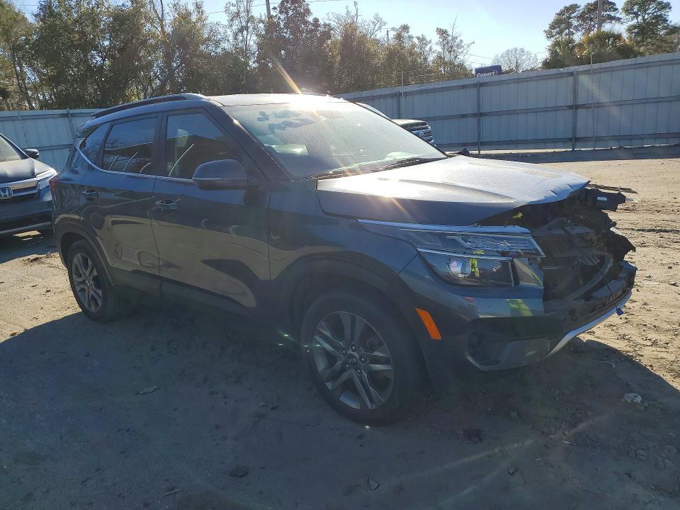 2021 KIA Seltos s