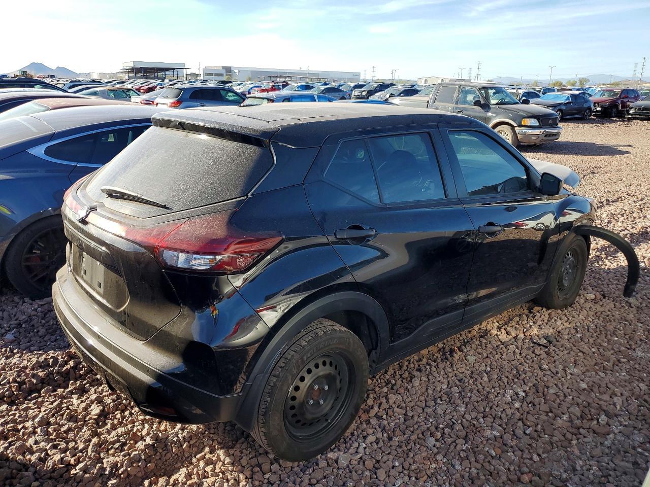 2023 Nissan Kicks s