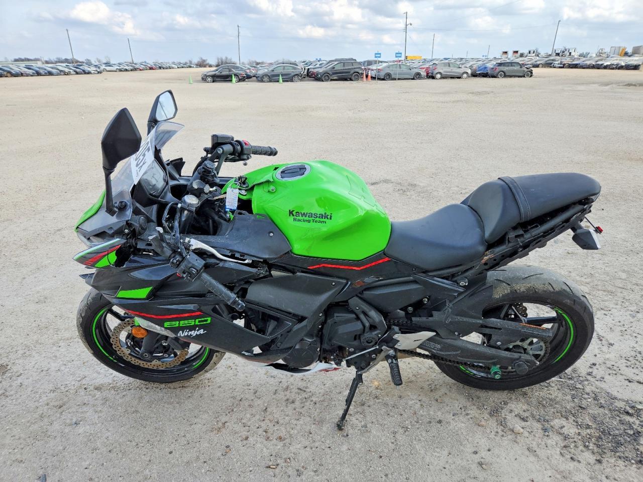 2022 Kawasaki EX650 N