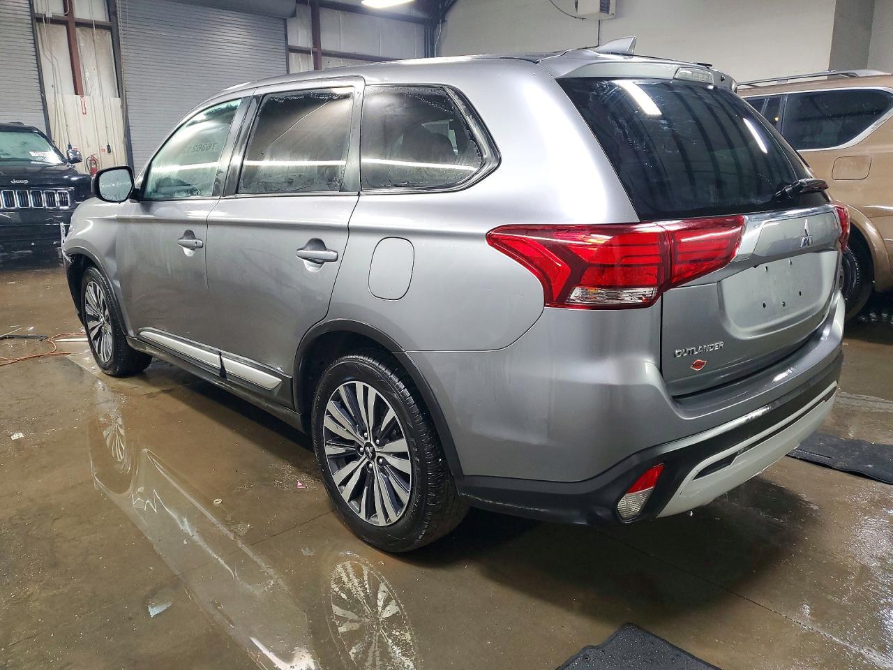 2020 Mitsubishi Outlander es