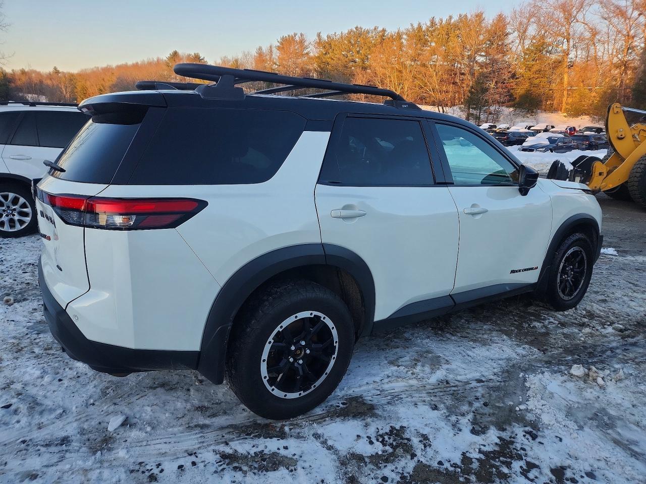 2023 Nissan Pathfinder sv