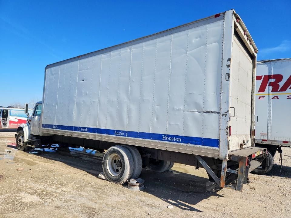 2000 International 4700 box Truck