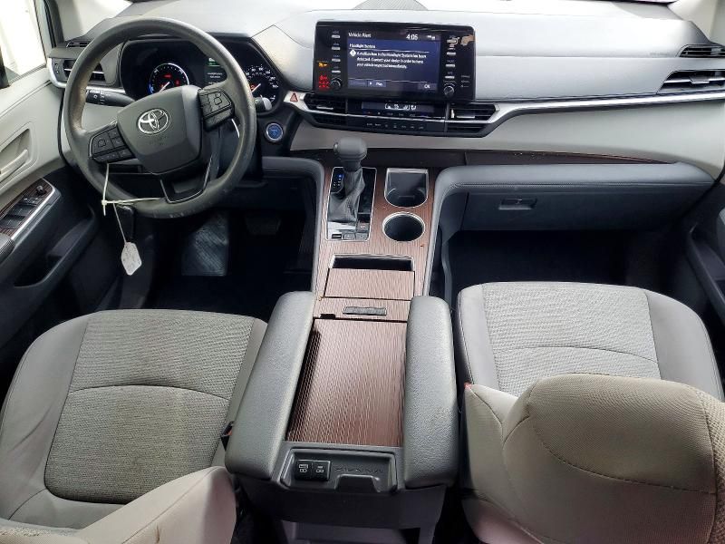2023 Toyota Sienna le