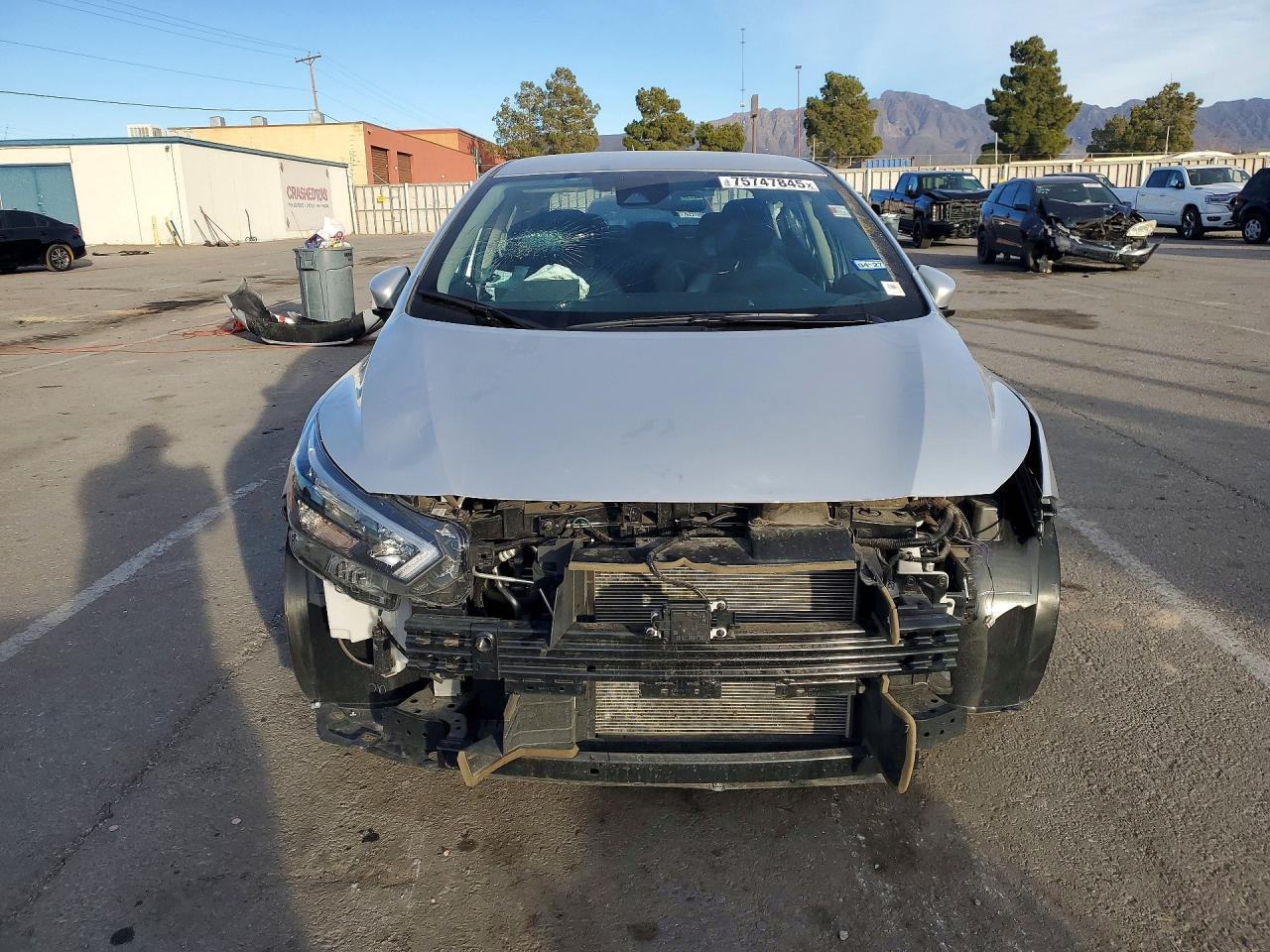 2025 Nissan Versa sv