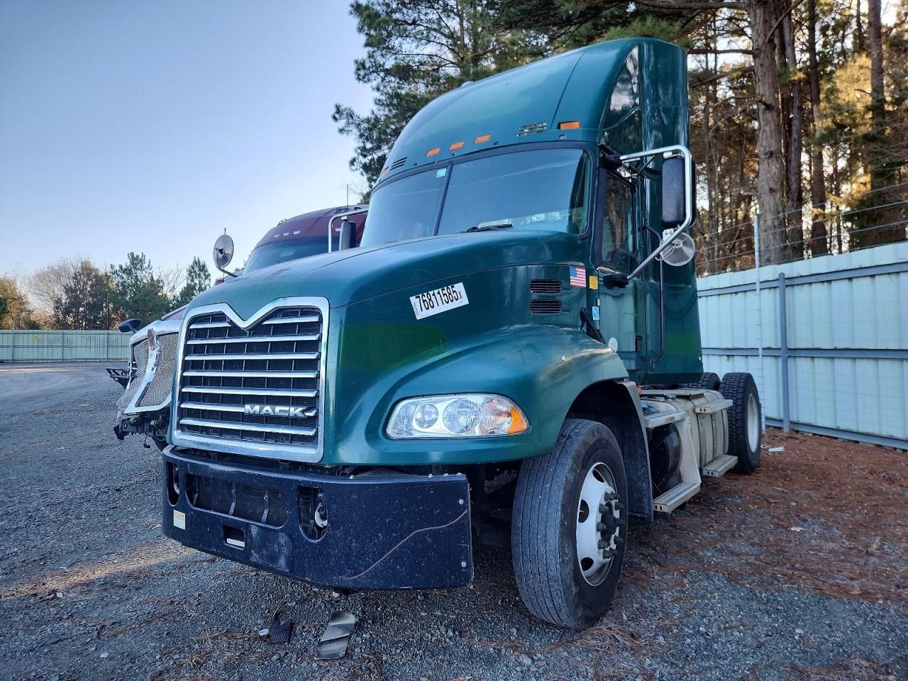 2015 Mack CXU612 Semi Truck