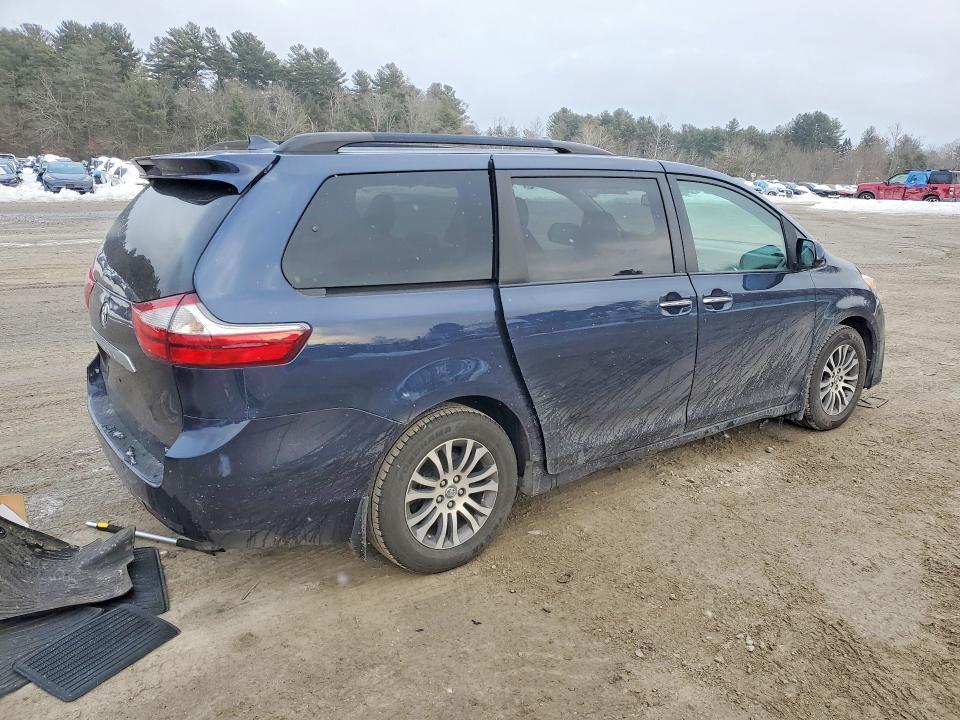 2018 Toyota Sienna xle
