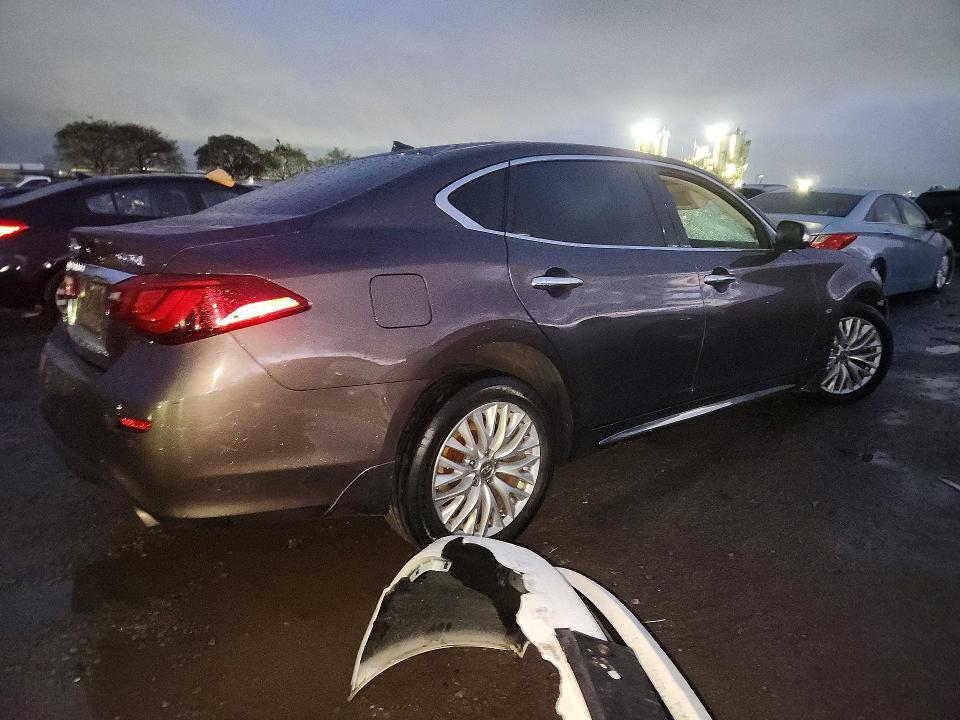 2015 Infiniti Q70 3.7