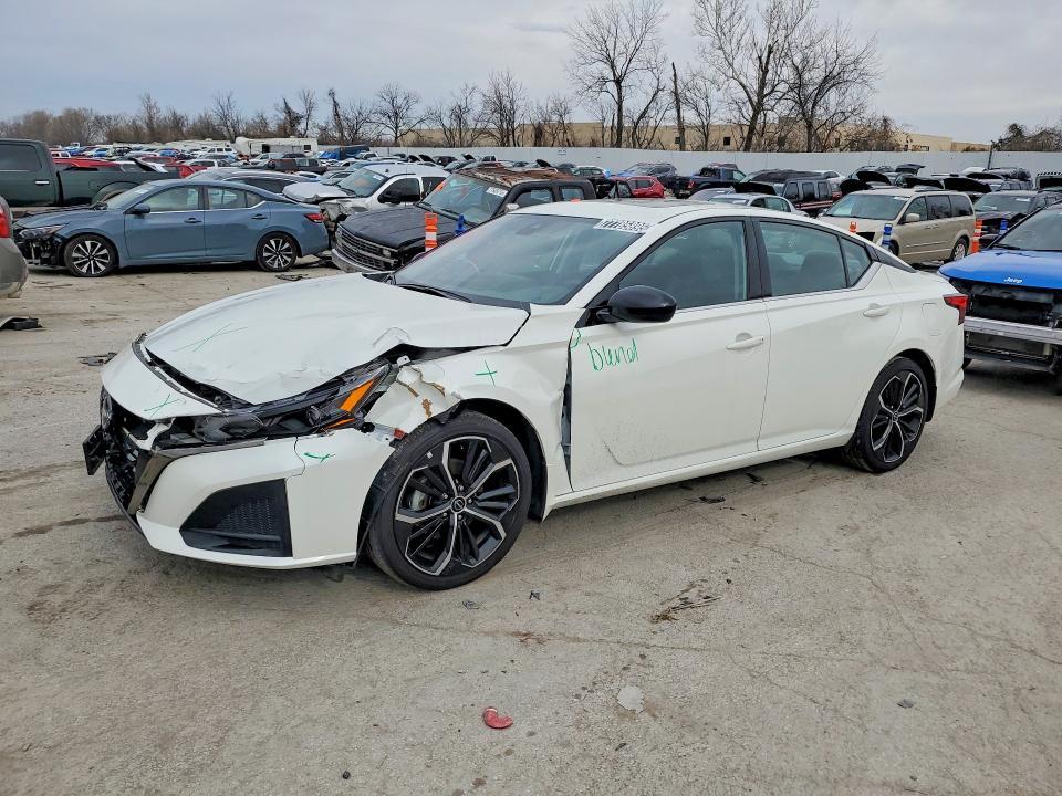 2025 Nissan Altima 2.5 sr